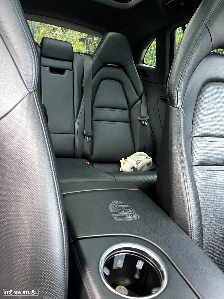 Porsche Panamera 4 E-Hybrid 10 Years Edition - 28
