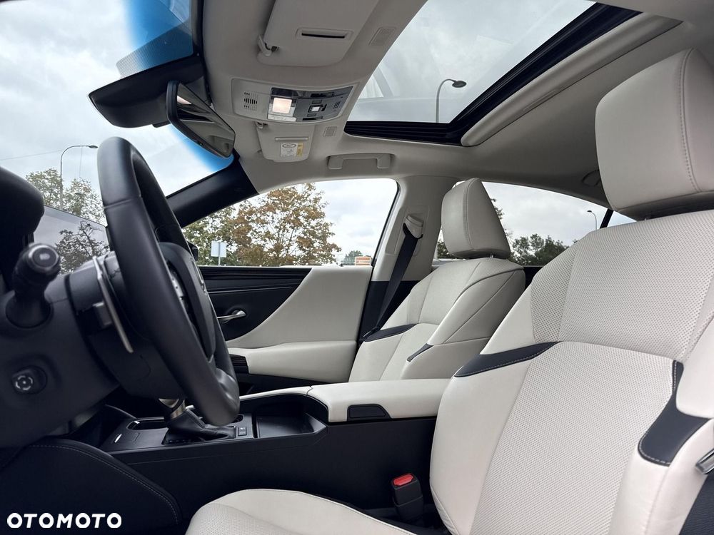 Lexus ES 300h Business Edition - 11