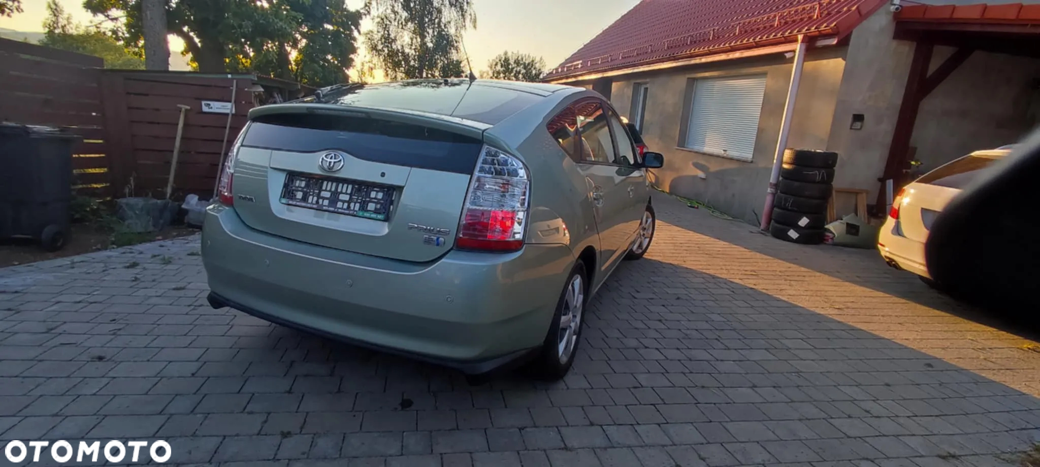 Toyota Prius (Hybrid) Executive - 4