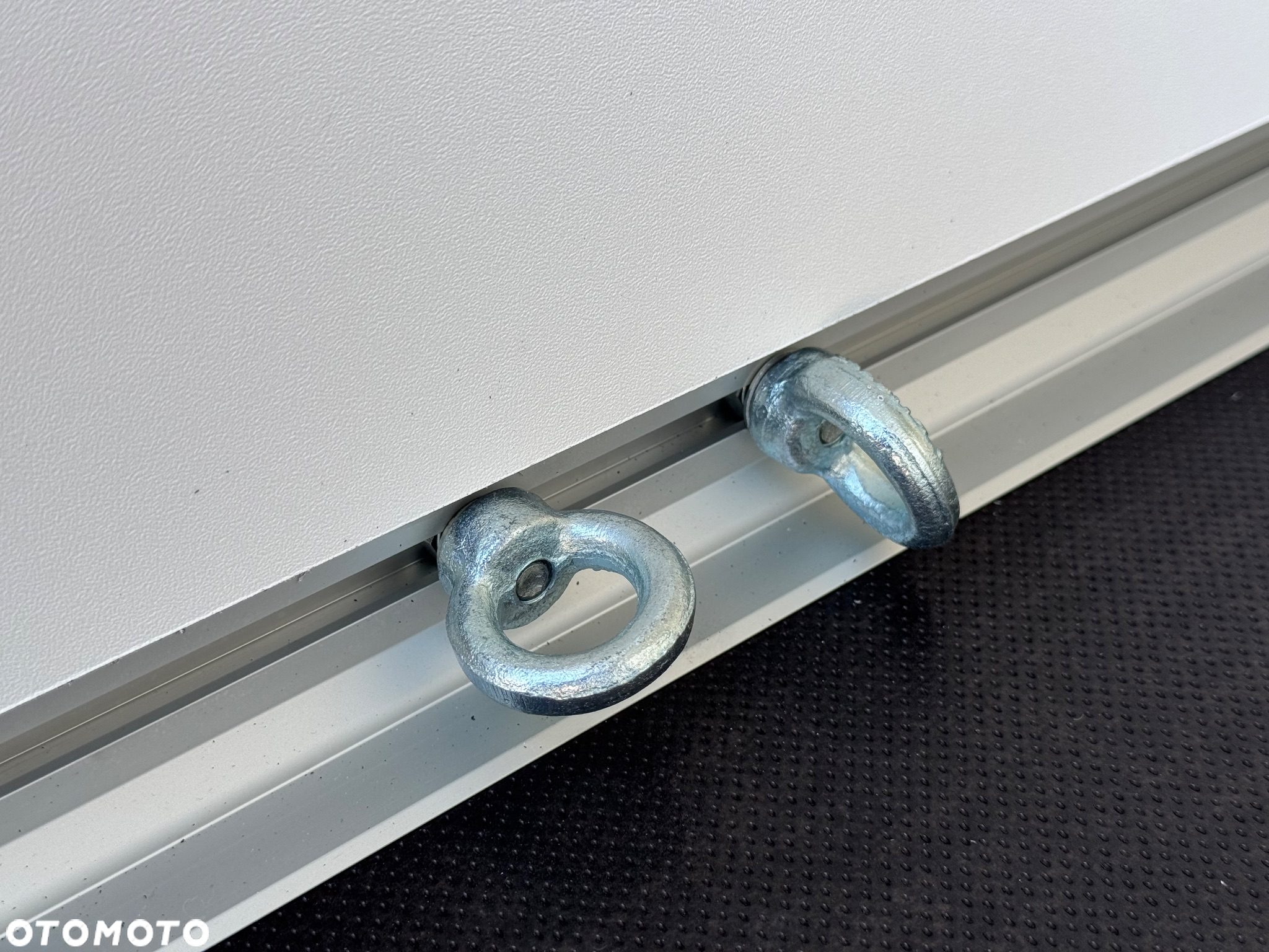 Debon C255 PPL | drzwi boczne / 255 x 125 cm / 1300kg DMC - 10