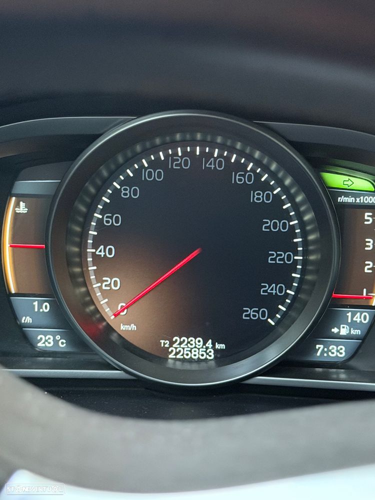 Volvo V40 2.0 D4 Momentum Geartronic - 4