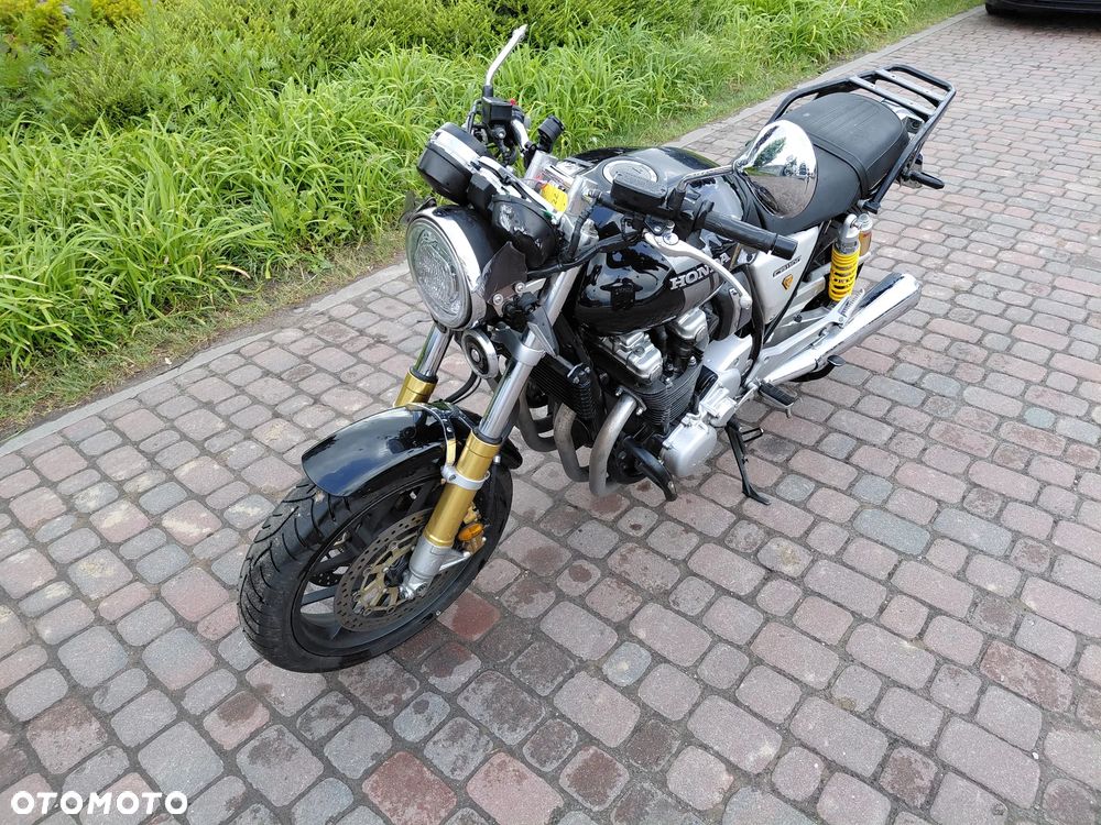 Honda CB - 1