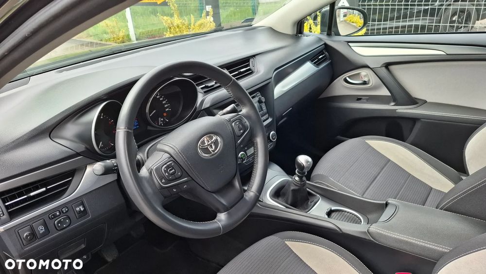 Toyota Avensis - 11
