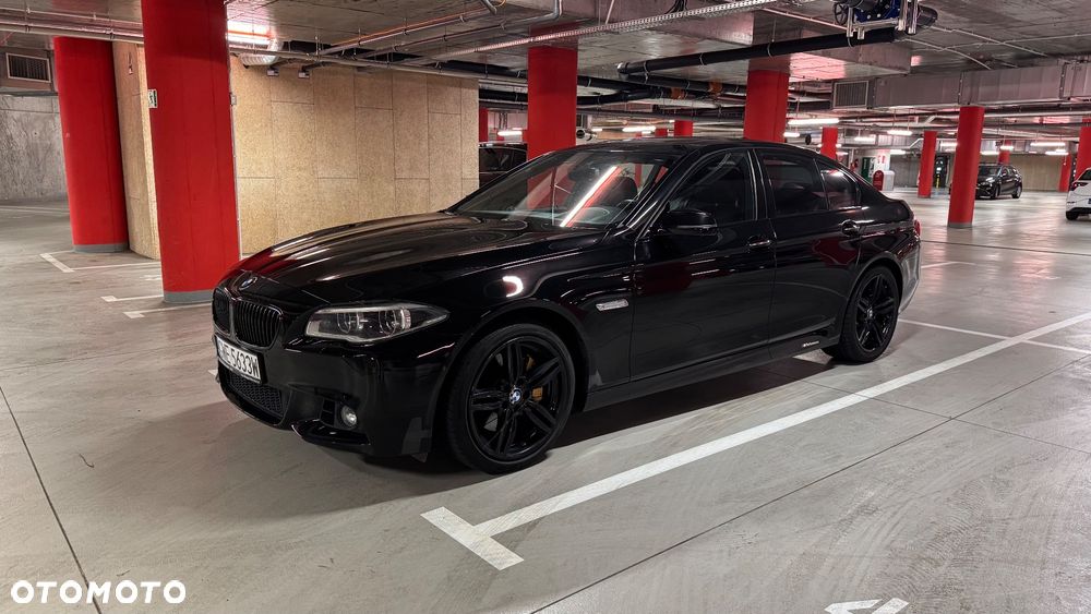 BMW Seria 5 550i xDrive - 9