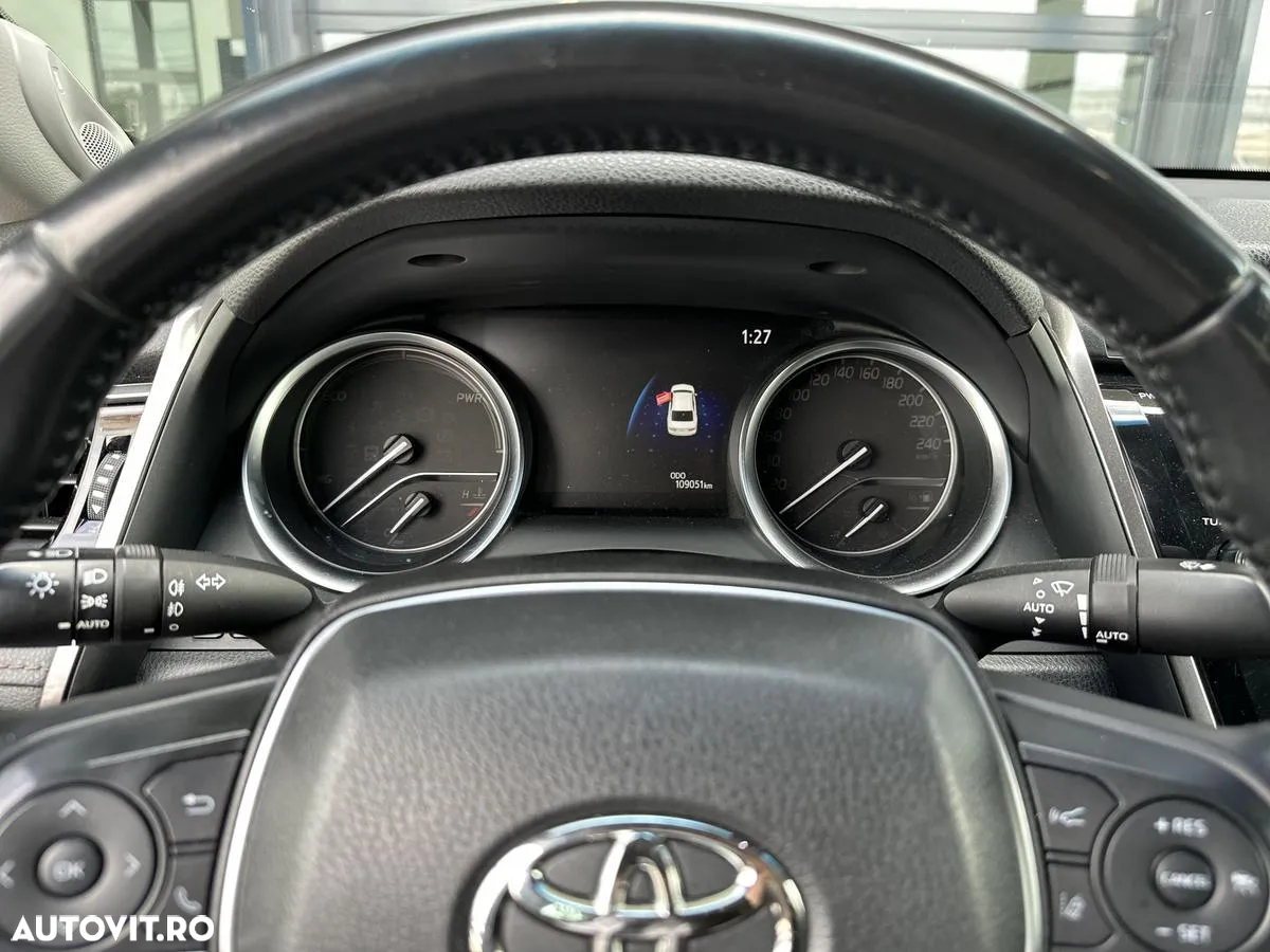 Toyota Camry 2.5 Hybrid Business - 10