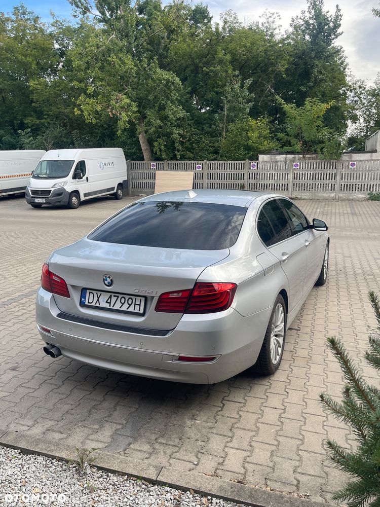 BMW Seria 5 528i Luxury Line - 6