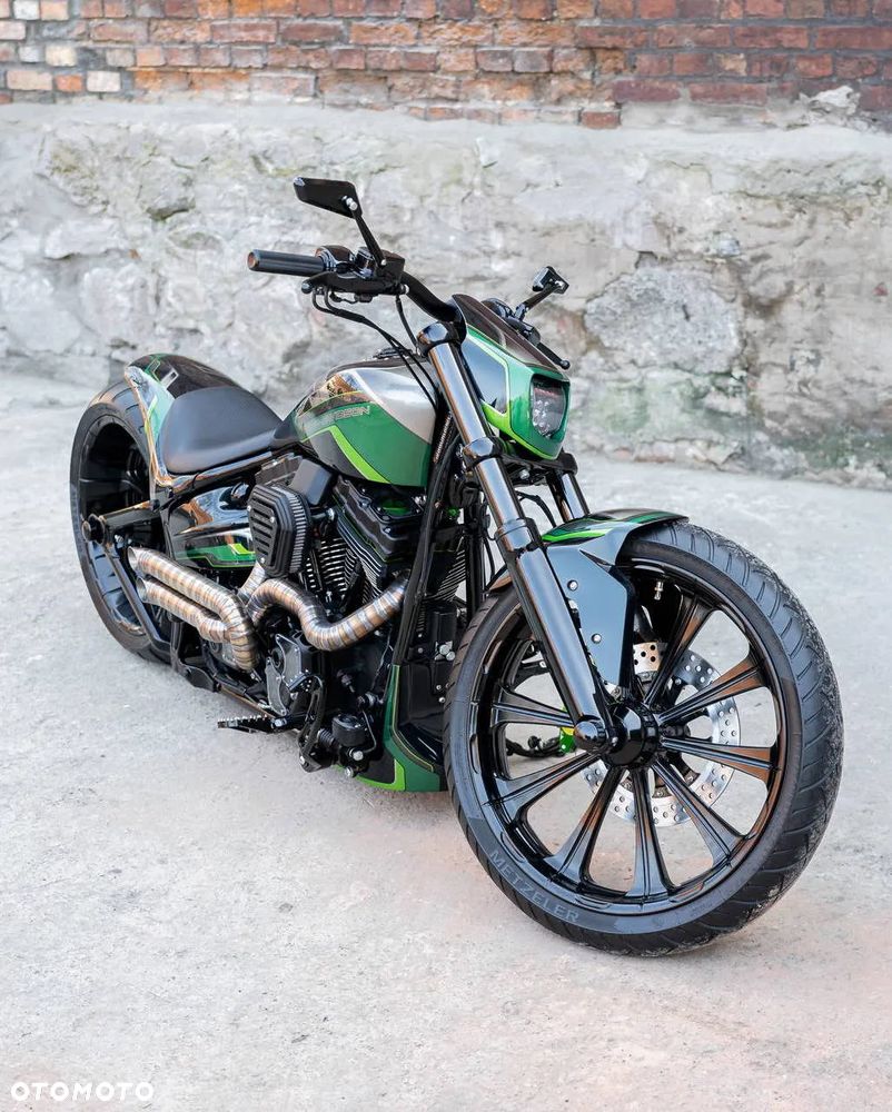 Harley-Davidson Softail Breakout - 10