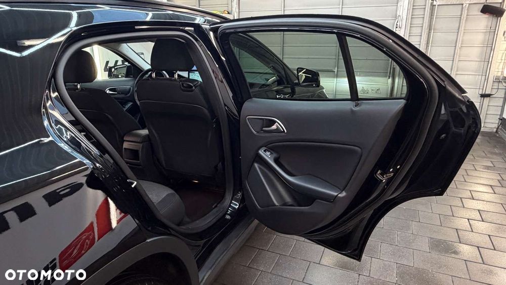 Mercedes-Benz GLA - 36