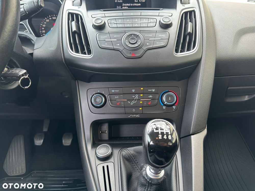Ford Focus 1.5 TDCi SYNC Edition - 19