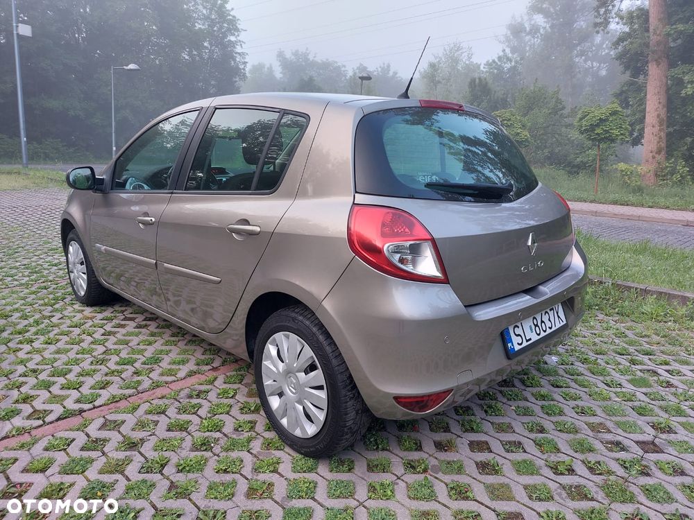 Renault Clio 1.2 16V Alize - 12