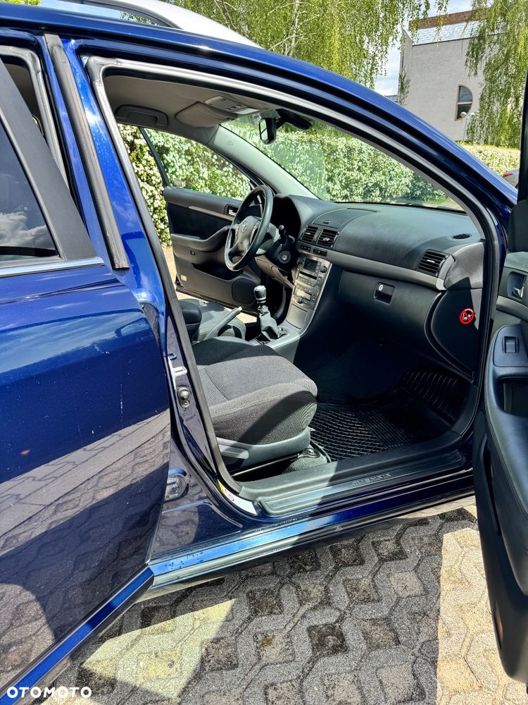 Toyota Avensis 2.0 D-4D Sol - 19