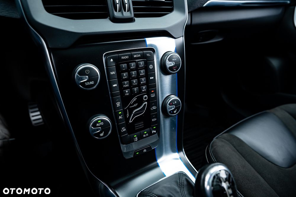 Volvo V40 D4 Geartronic RDesign - 37