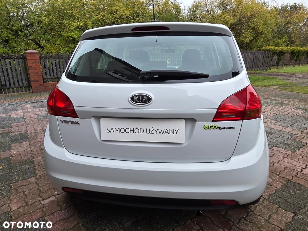 Kia Venga - 12