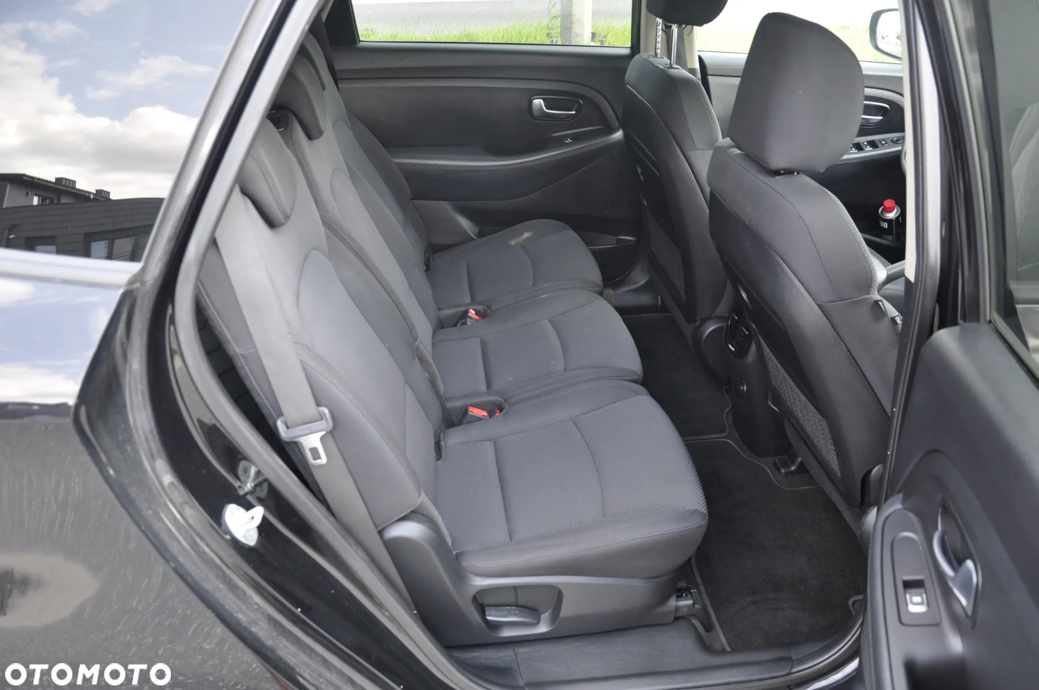 Kia Carens 1.7 CRDi 136 Dream Team Edition - 11