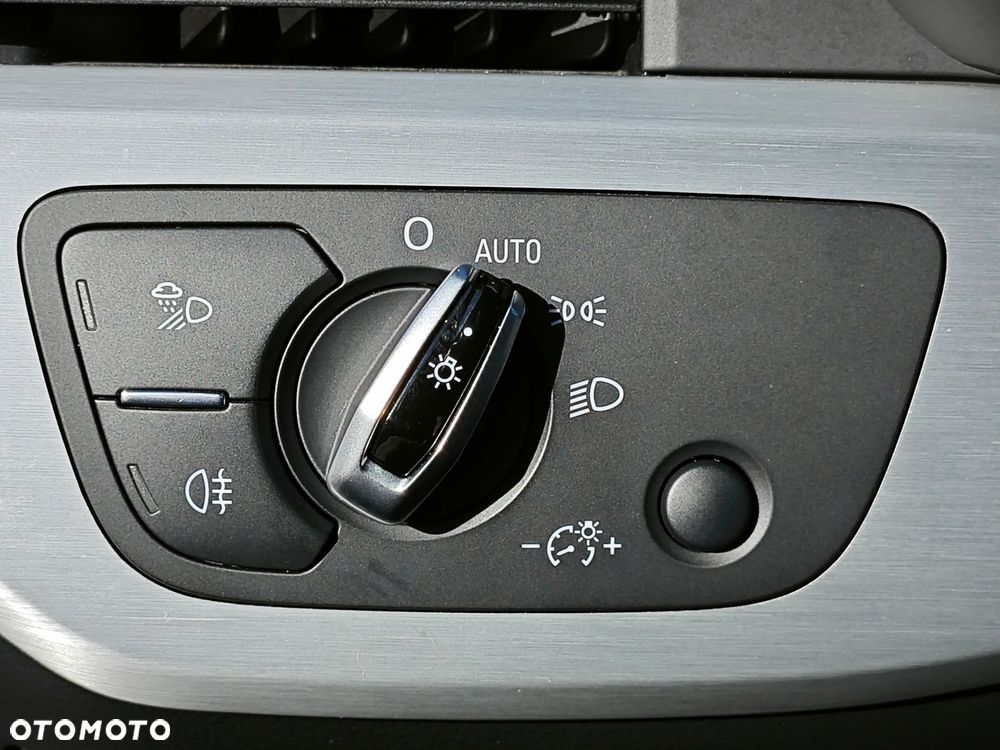 Audi A4 Limousine 40 TFSI design - 15