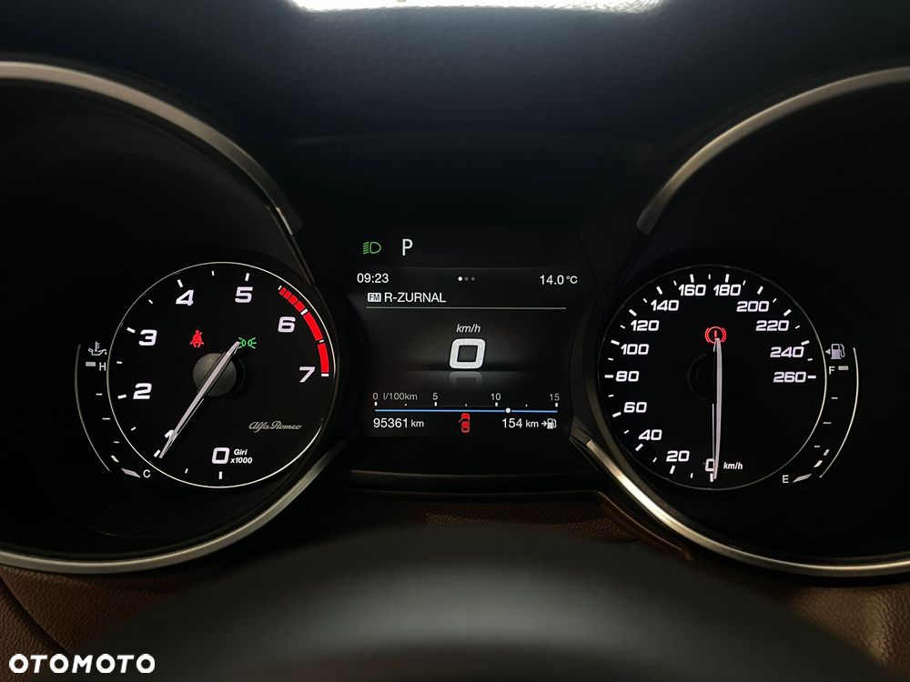 Alfa Romeo Stelvio 2.0 Turbo Sprint Q4 - 17