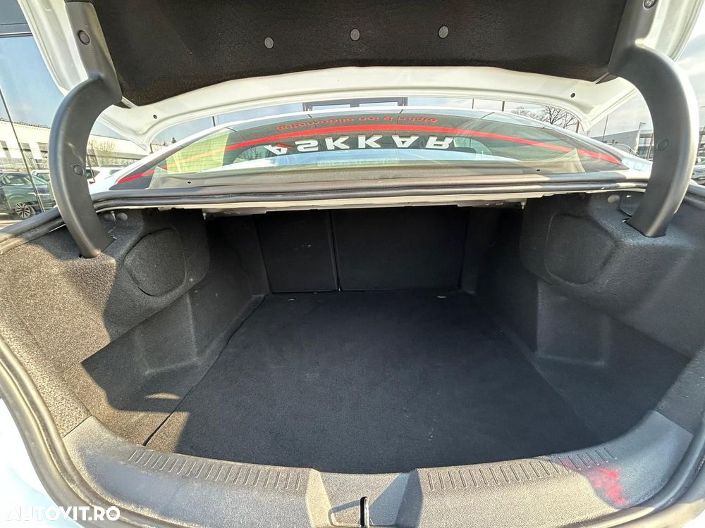 Renault Megane TCe 140 EDC GPF Zen - 28