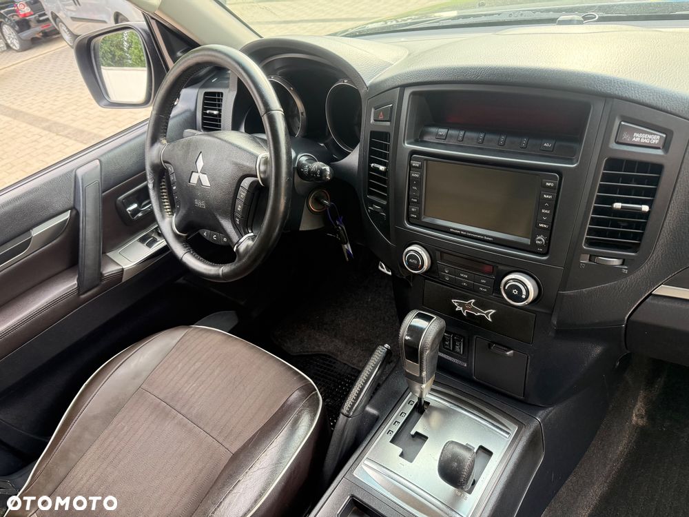 Mitsubishi Pajero 3.2 DI-D Automatik Limited Edition - 20