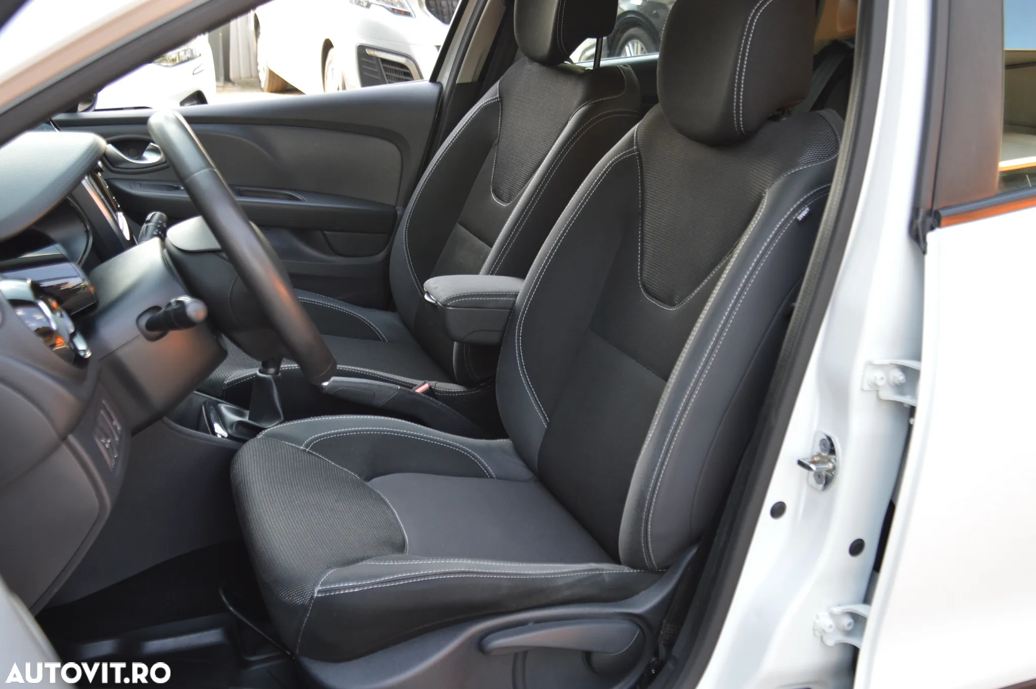 Renault Clio TCe 90 ZEN - 10
