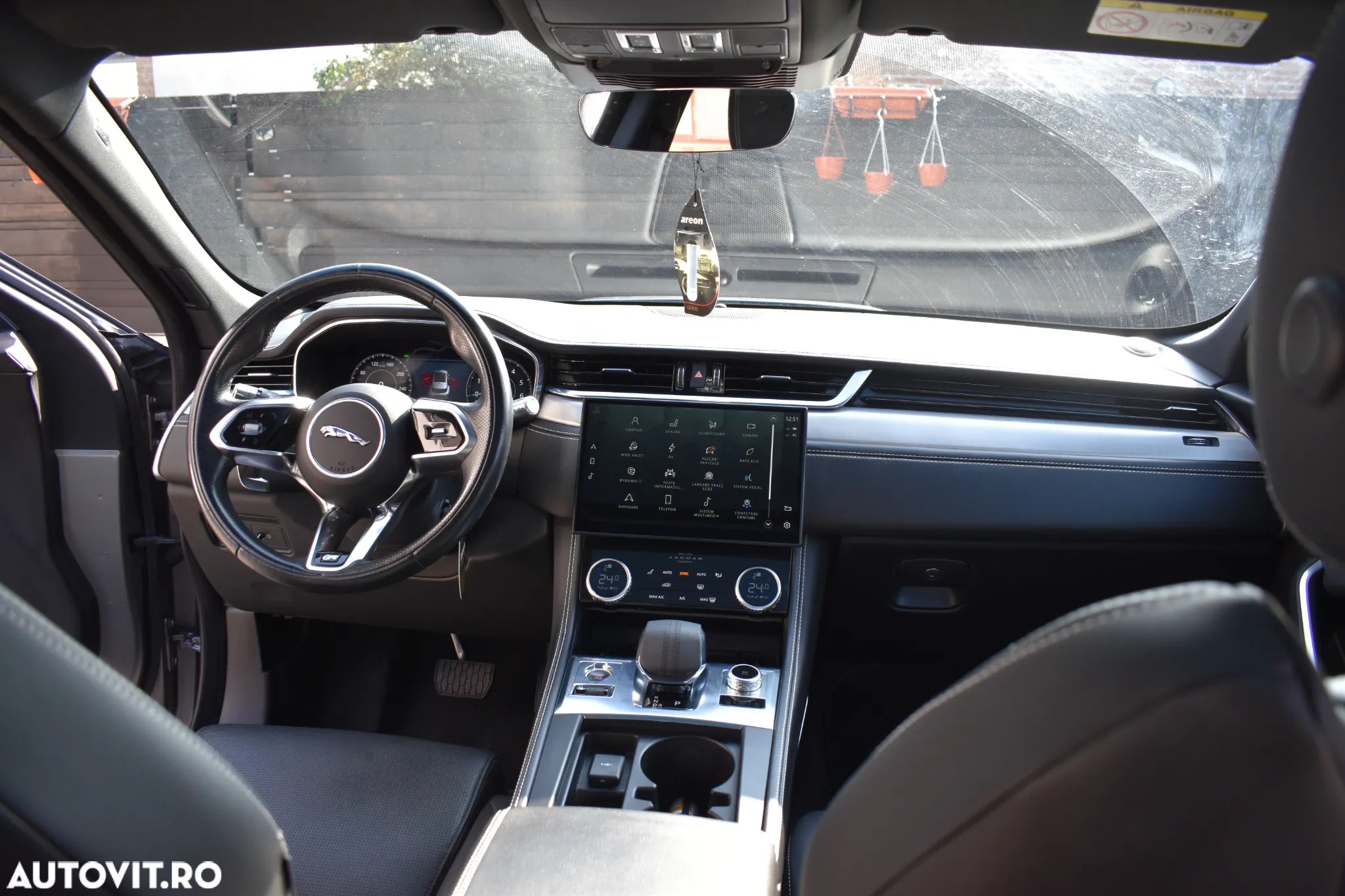 Jaguar F-Pace P400e AWD R-Dynamic SE - 16