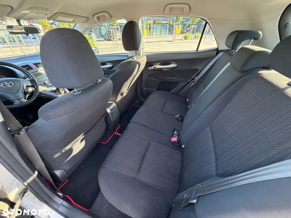 Toyota Auris 1.6 VVT-i Executive - 24