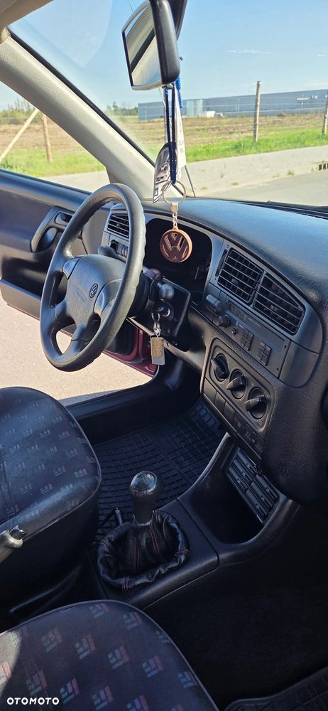 Volkswagen Golf 1.6 GL - 14