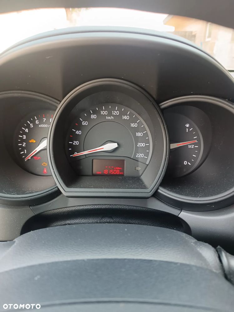 Kia Rio 1.4 L - 10