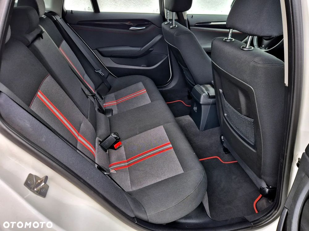 BMW X1 sDrive18d xLine - 26