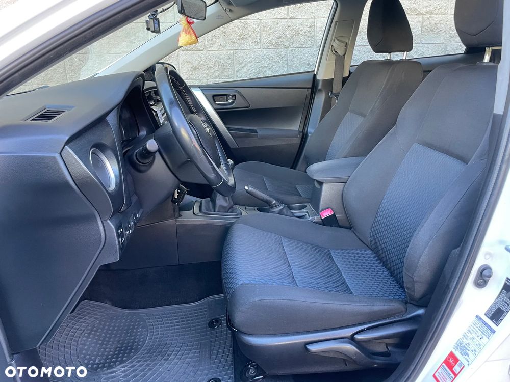 Toyota Auris 1.4 D-4D Dynamic - 10