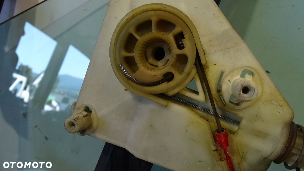 MECHANIZM PODNOSZENIA SZYB PRAWY PRZÓD AUDI A3 8P 2.0TDI - 10