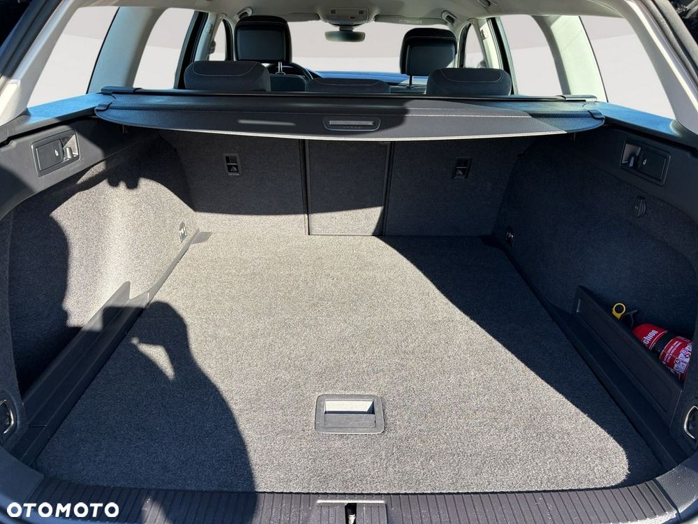 Volkswagen Passat - 24