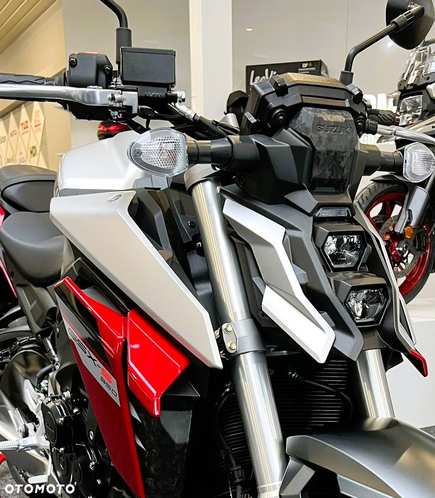 Suzuki GSX - 28