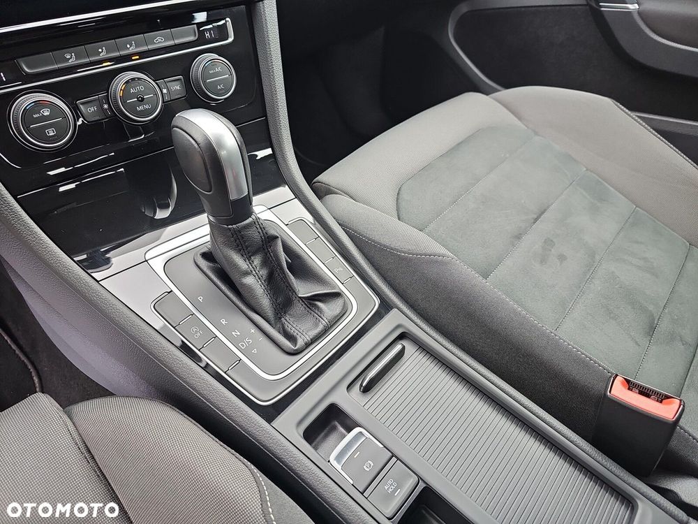 Volkswagen Golf - 23