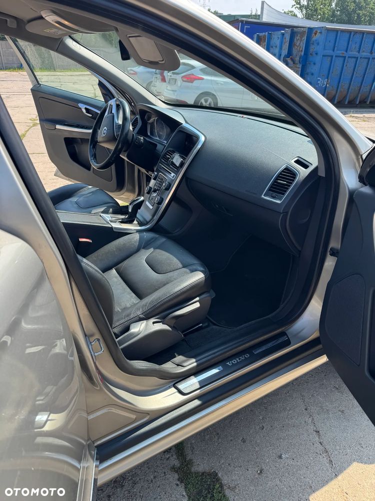 Volvo XC 60 D5 AWD Momentum - 13