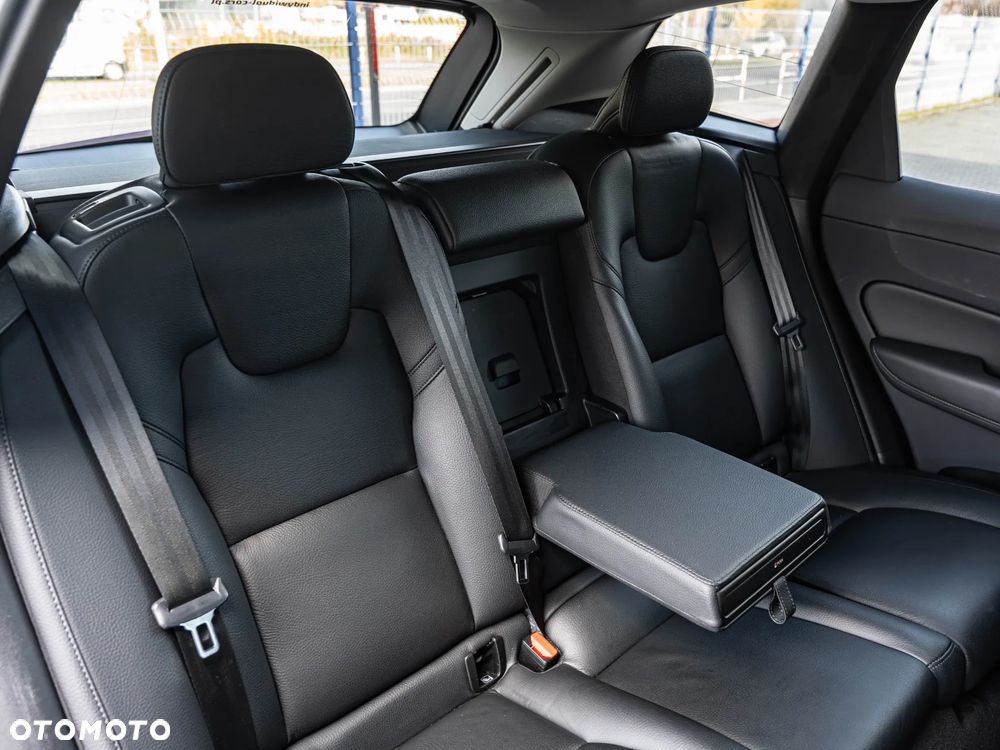 Volvo XC 60 B4 B Plus Dark - 27