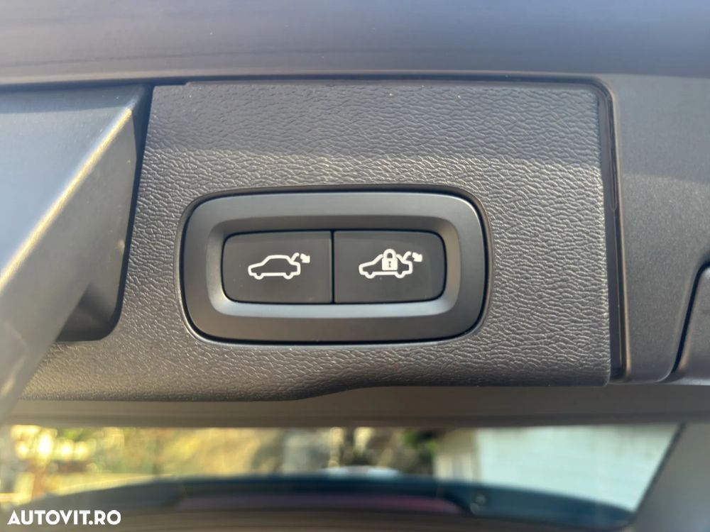 Volvo XC 60 B4 MHEV AT FWD Core - 14