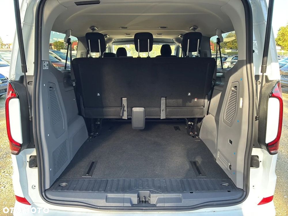 Volkswagen Caravelle - 20
