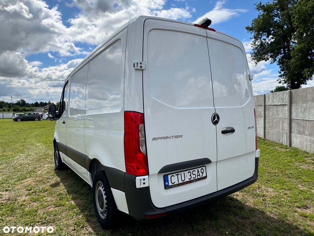 Mercedes-Benz SPRINTER 211 - 10