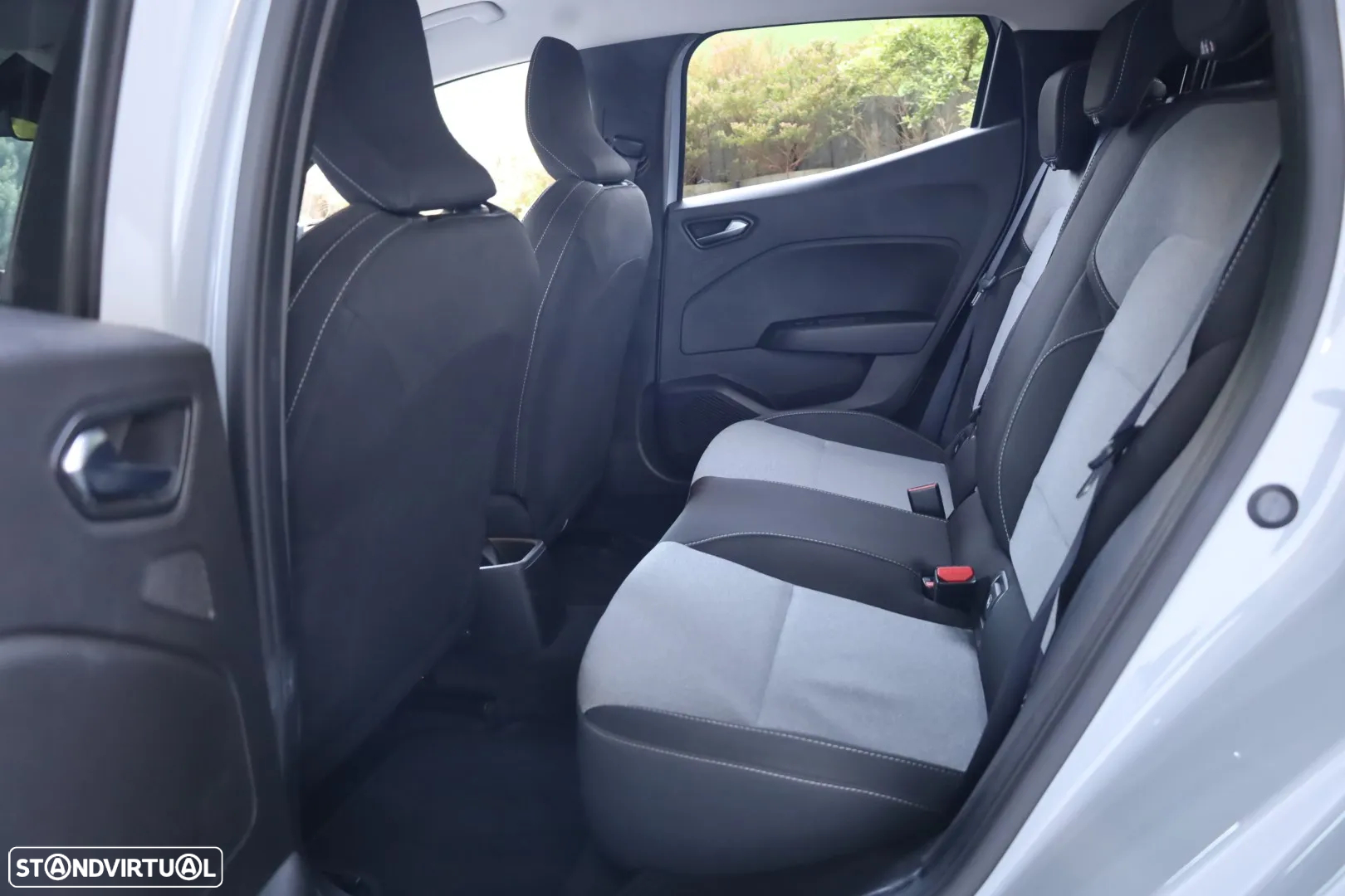 Renault Clio 1.0 TCe Evolution - 37