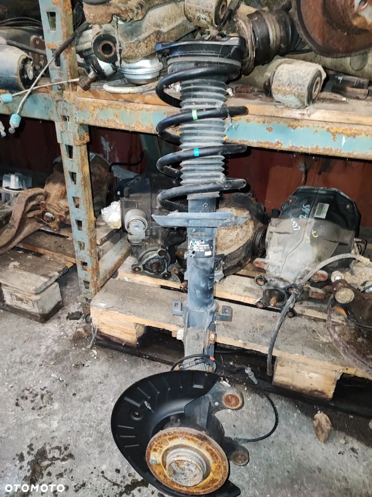 Mcperson lewy amortyzator piasta zwrotnica Vito 639 lift - 1
