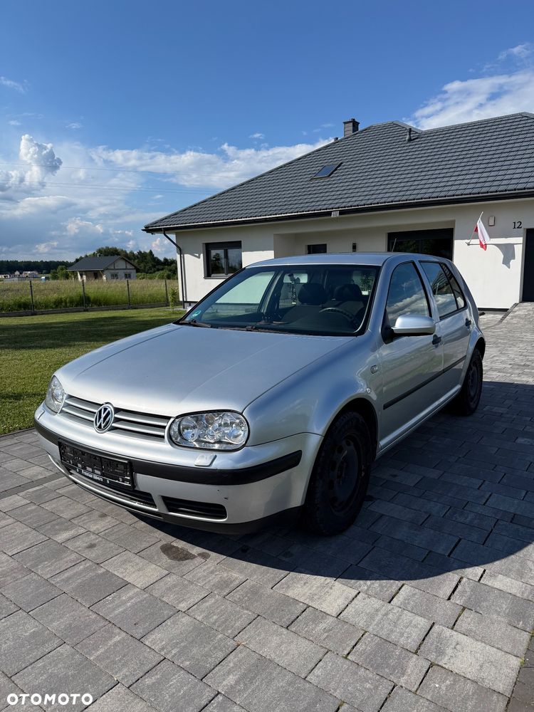 Volkswagen Golf 1.6 Basis - 1