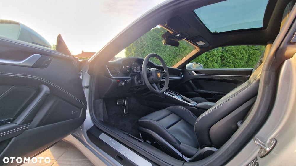 Porsche 911 Carrera - 9