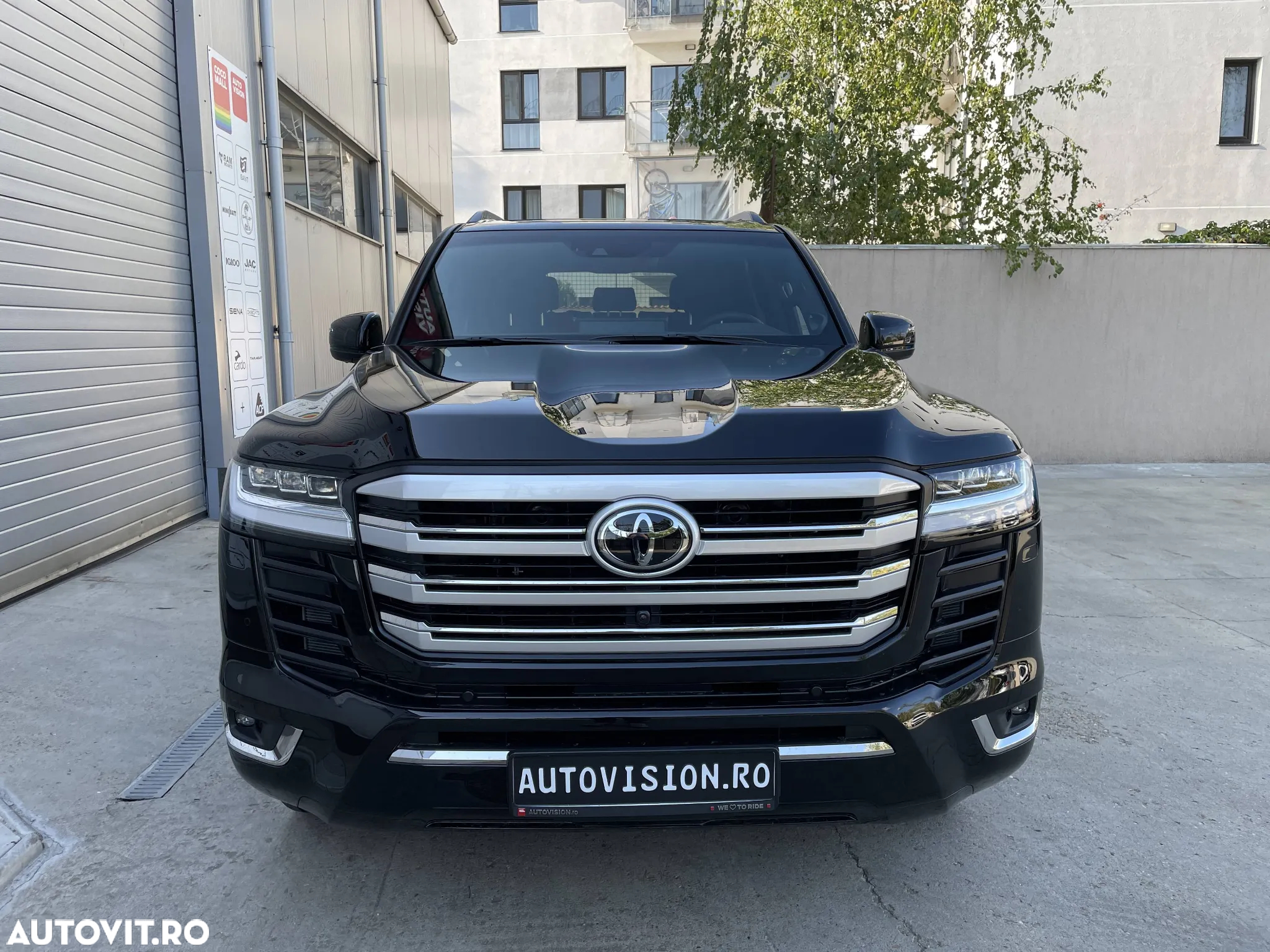 Toyota Land Cruiser 300 - 3