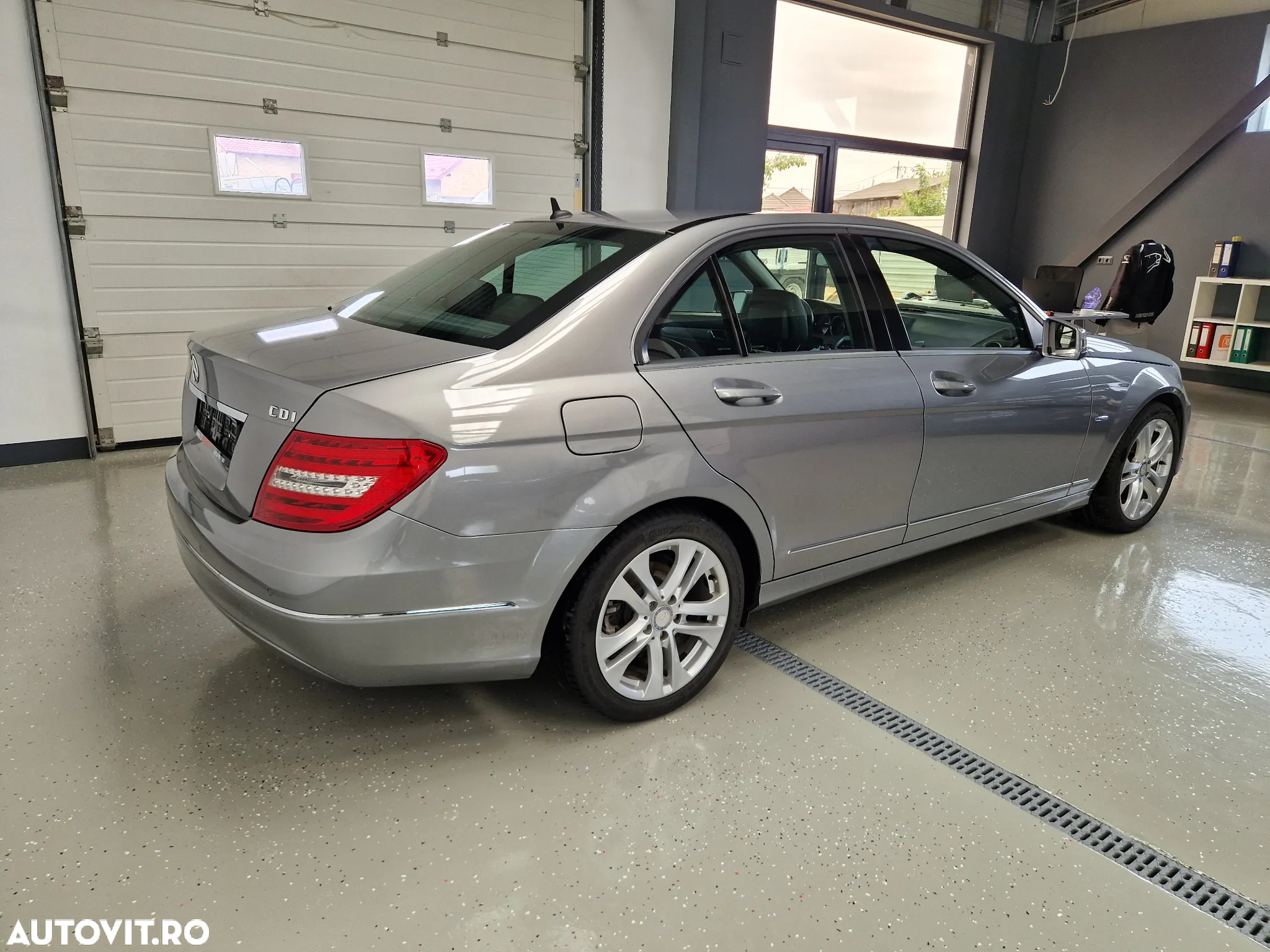Mercedes-Benz C 180 CDI DPF (BlueEFFICIENCY) Avantgarde - 4
