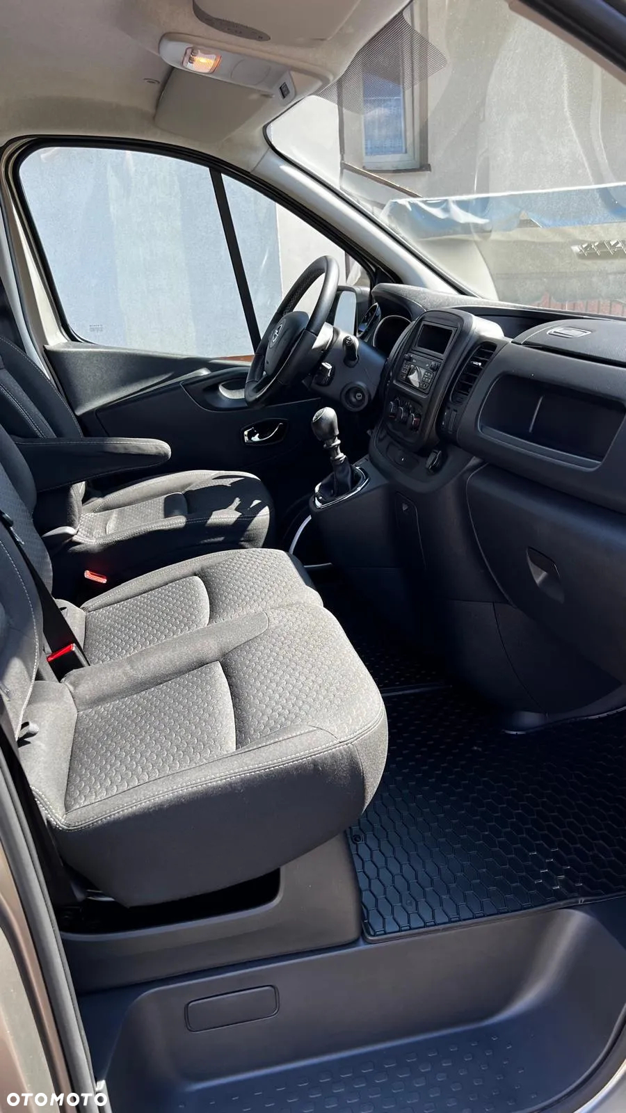 Opel Vivaro - 8