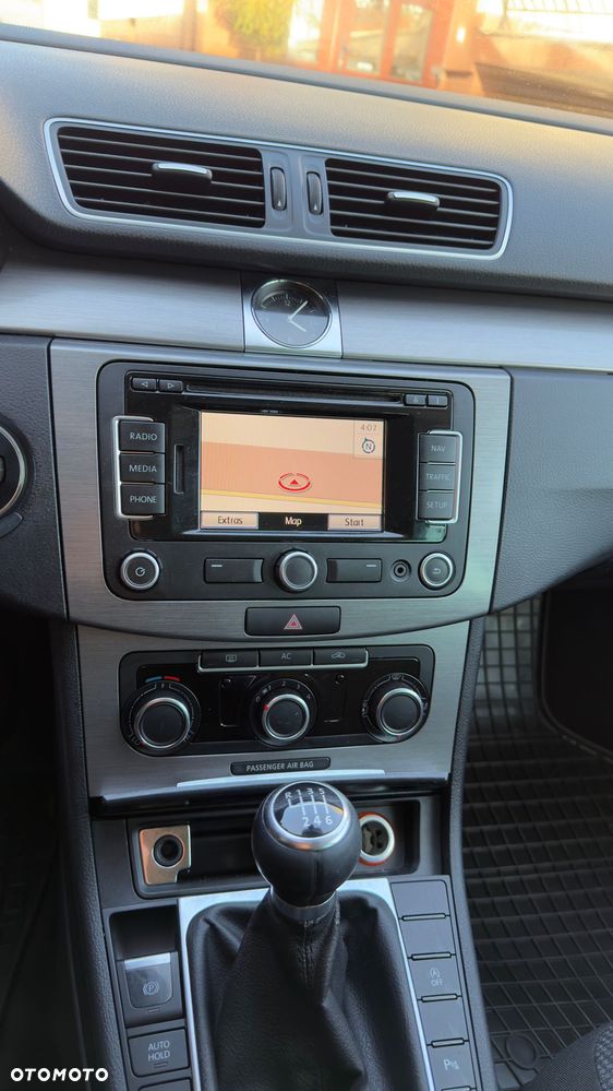 Volkswagen Passat - 14