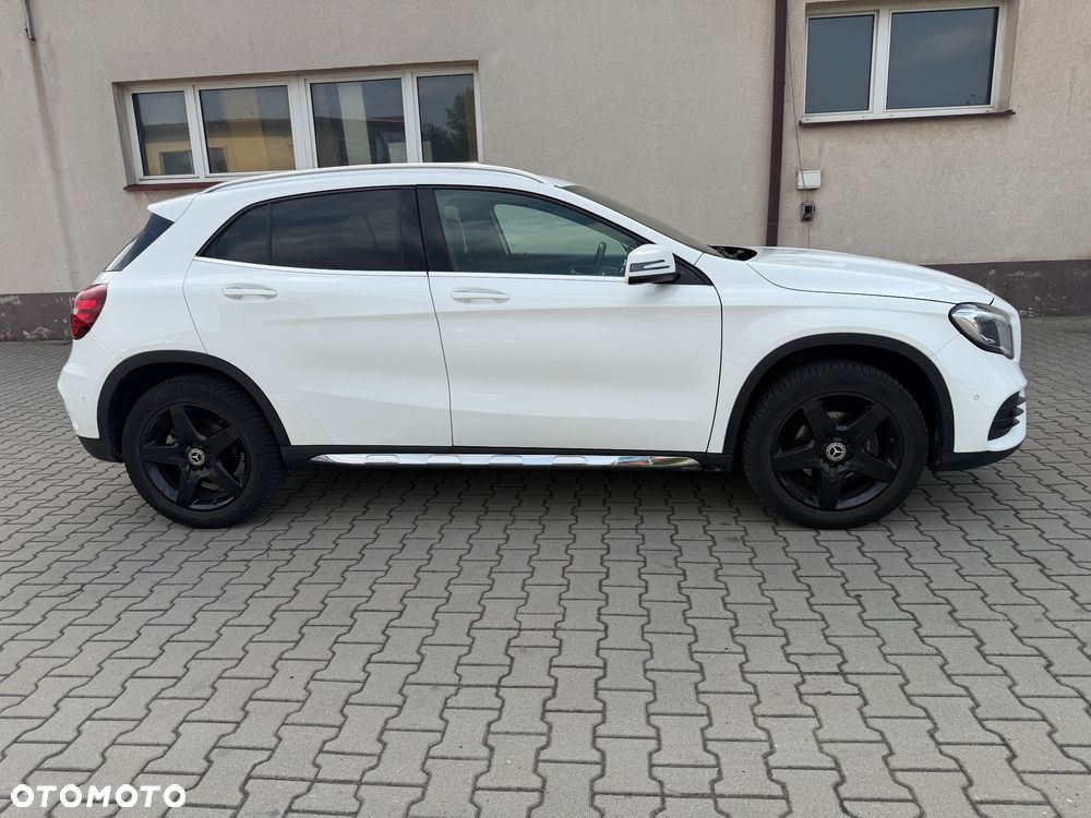 Mercedes-Benz GLA 200 7G-DCT - 4