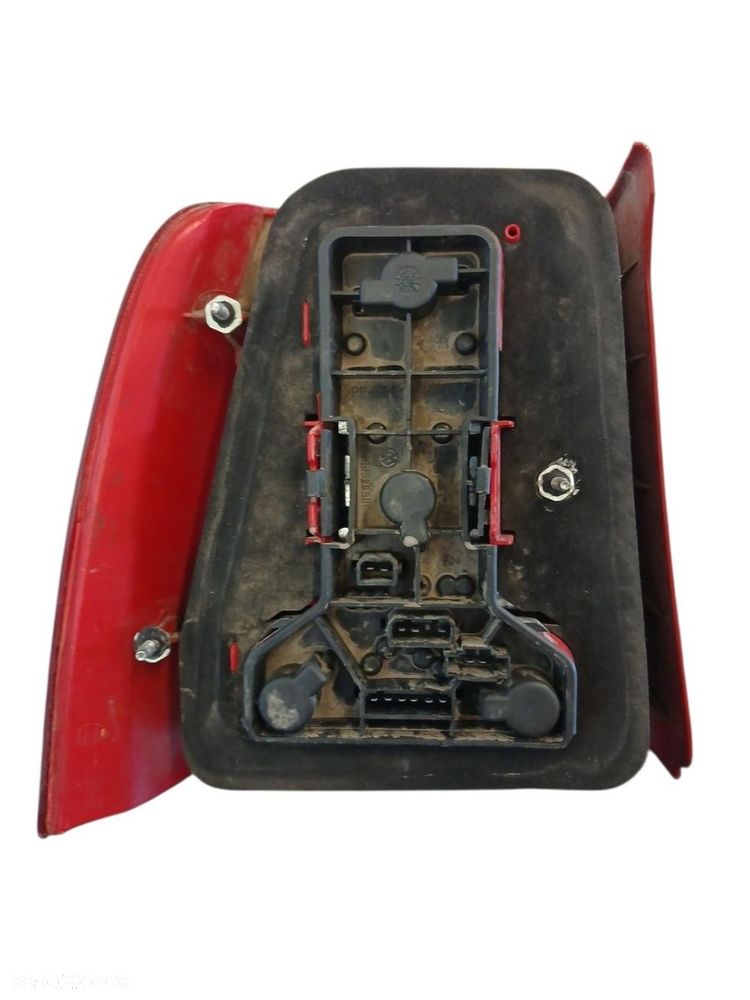LAMPA PRAWA TYLNA TYŁ VW PASSAT B5 LAMPA PRAWA TYLNA TYŁ PASSAT B5 - 2