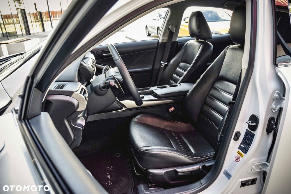 Lexus IS 300h F Impression EU6 - 7