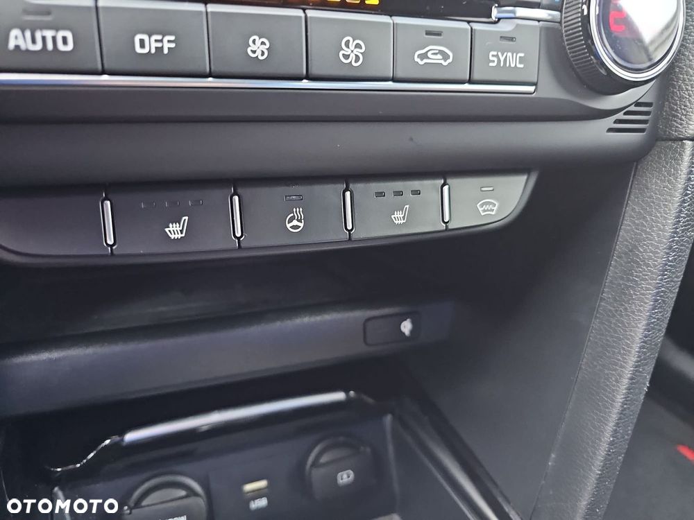 Kia ProCeed 1.6 T-GDI GT DCT - 24